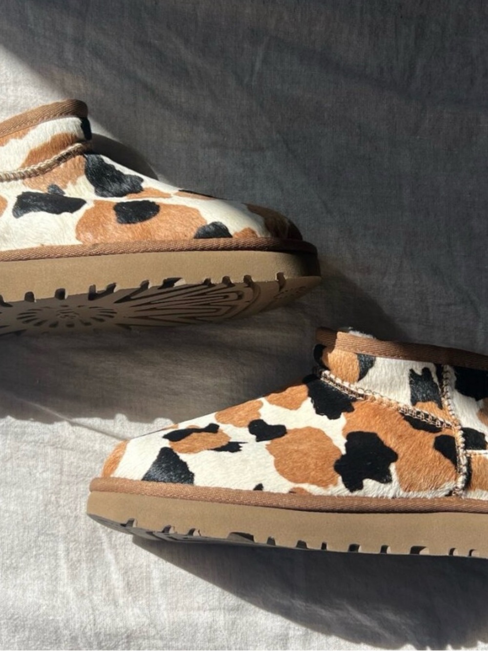 UGG CLASSIC ULTRA MINI BOOTS